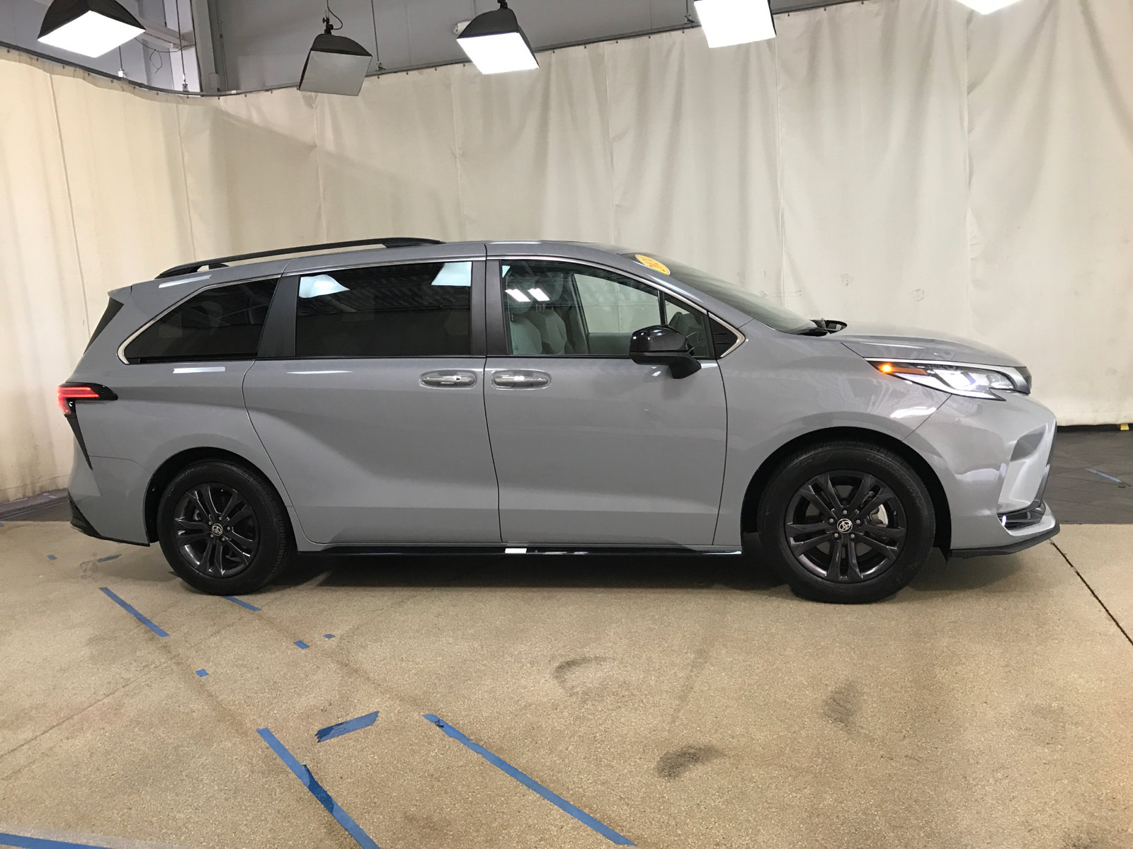 Used 2024 Toyota Sienna XSE with VIN 5TDDSKFC4RS121696 for sale in Park Ridge, IL