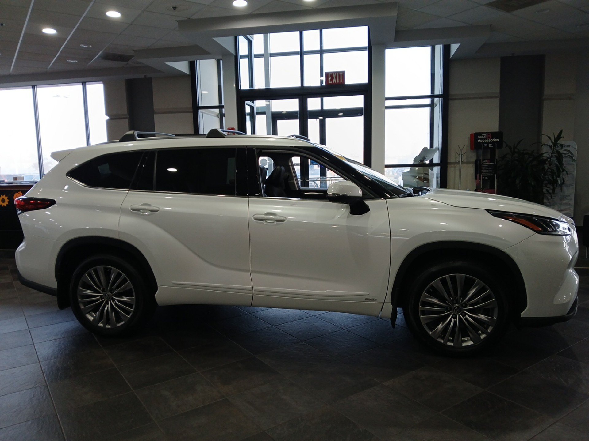 Certified 2022 Toyota Highlander Hybrid Hybrid Platinum SUV