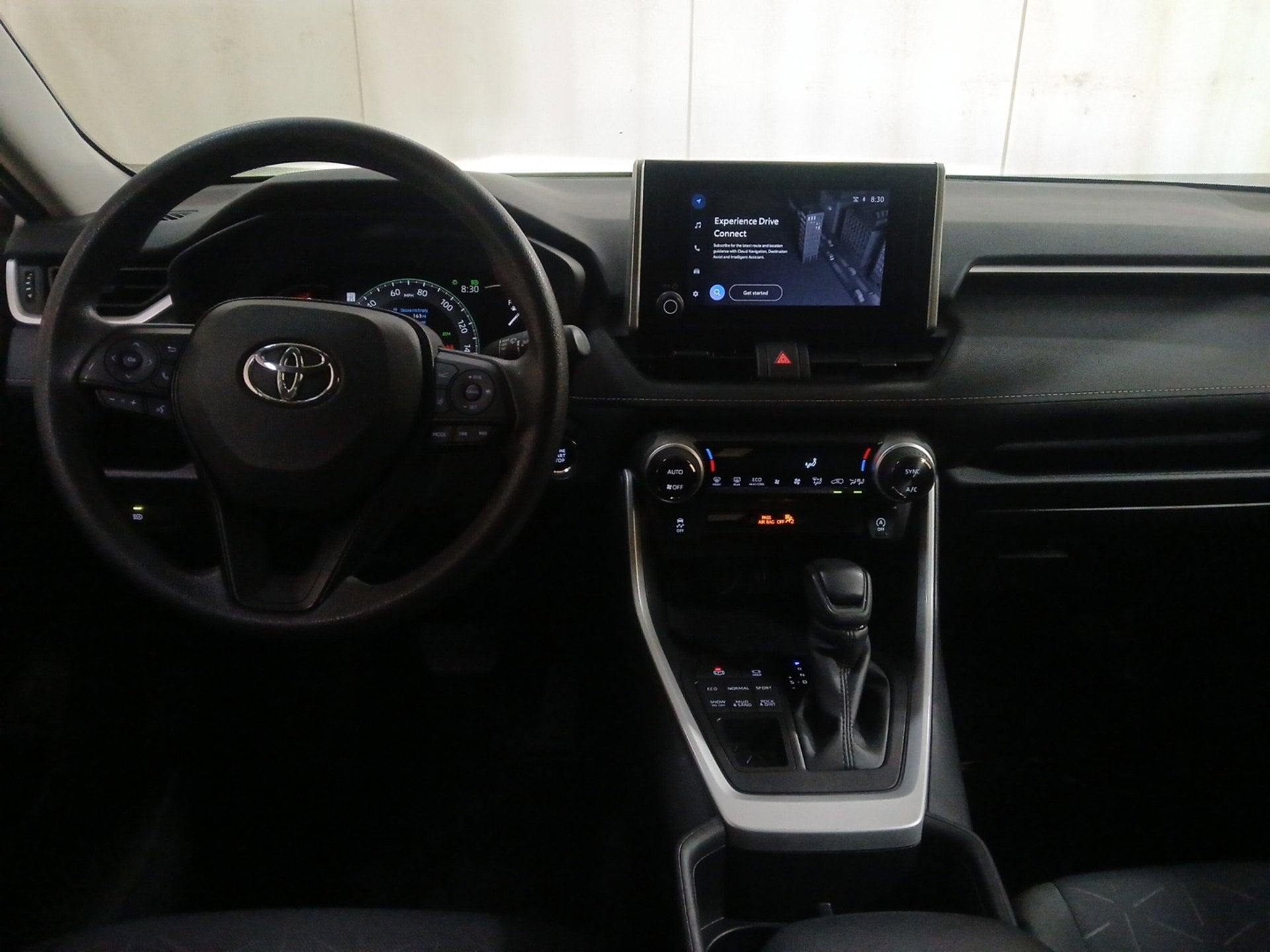 2025 Toyota RAV4 XLE - Photo 7