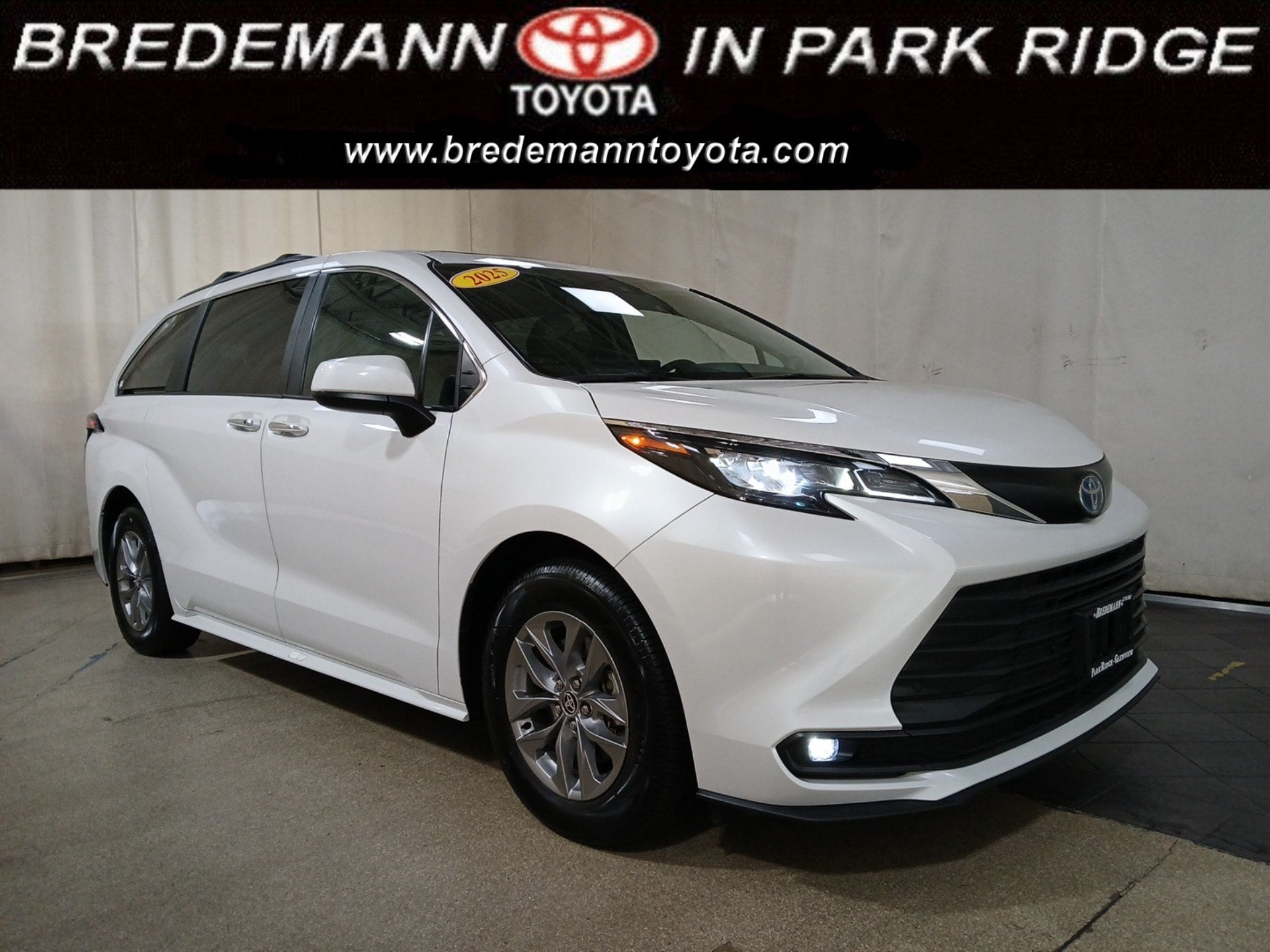 2025 Toyota Sienna Van Passenger Van 