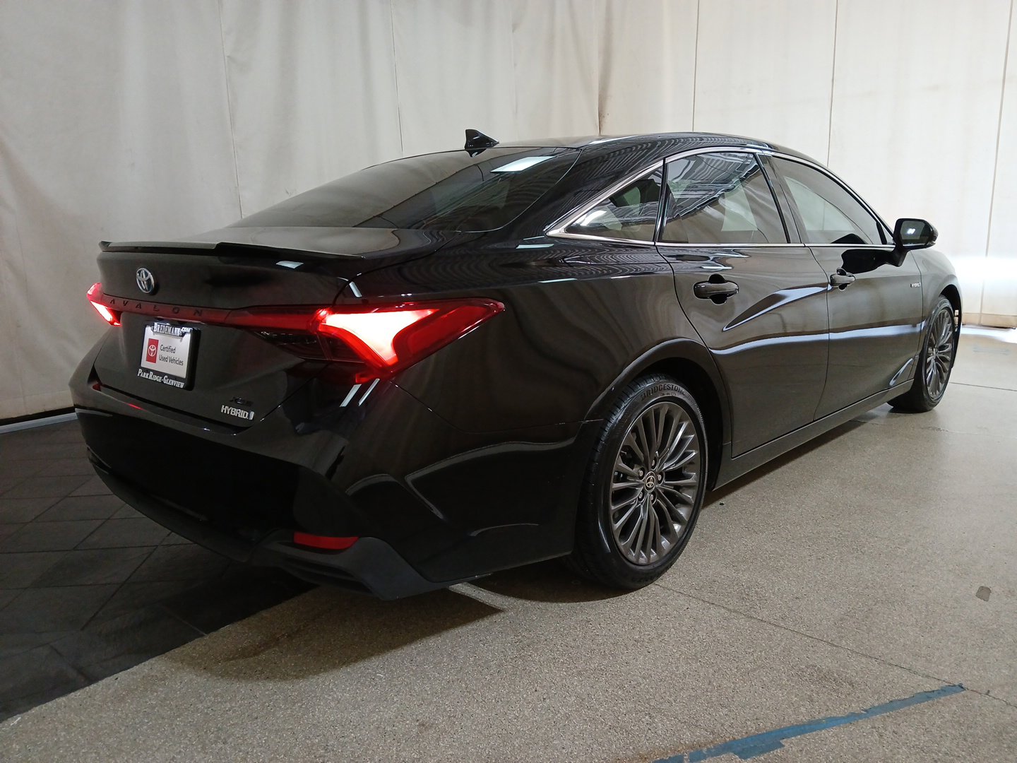 2021 Toyota Avalon Hybrid XSE photo 4