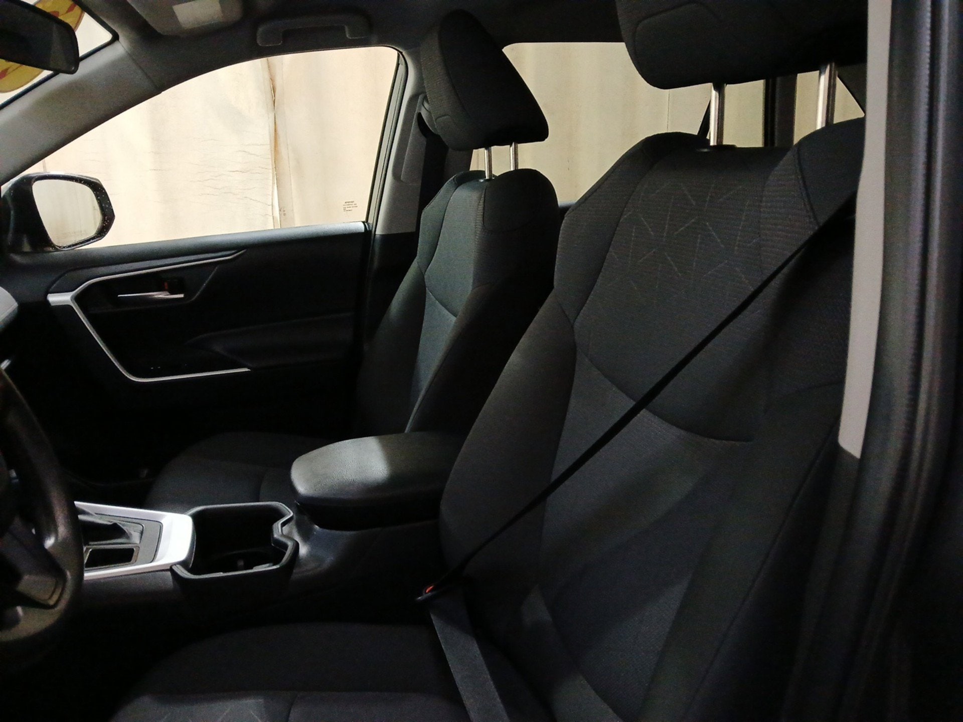 2025 Toyota RAV4 XLE - Photo 20