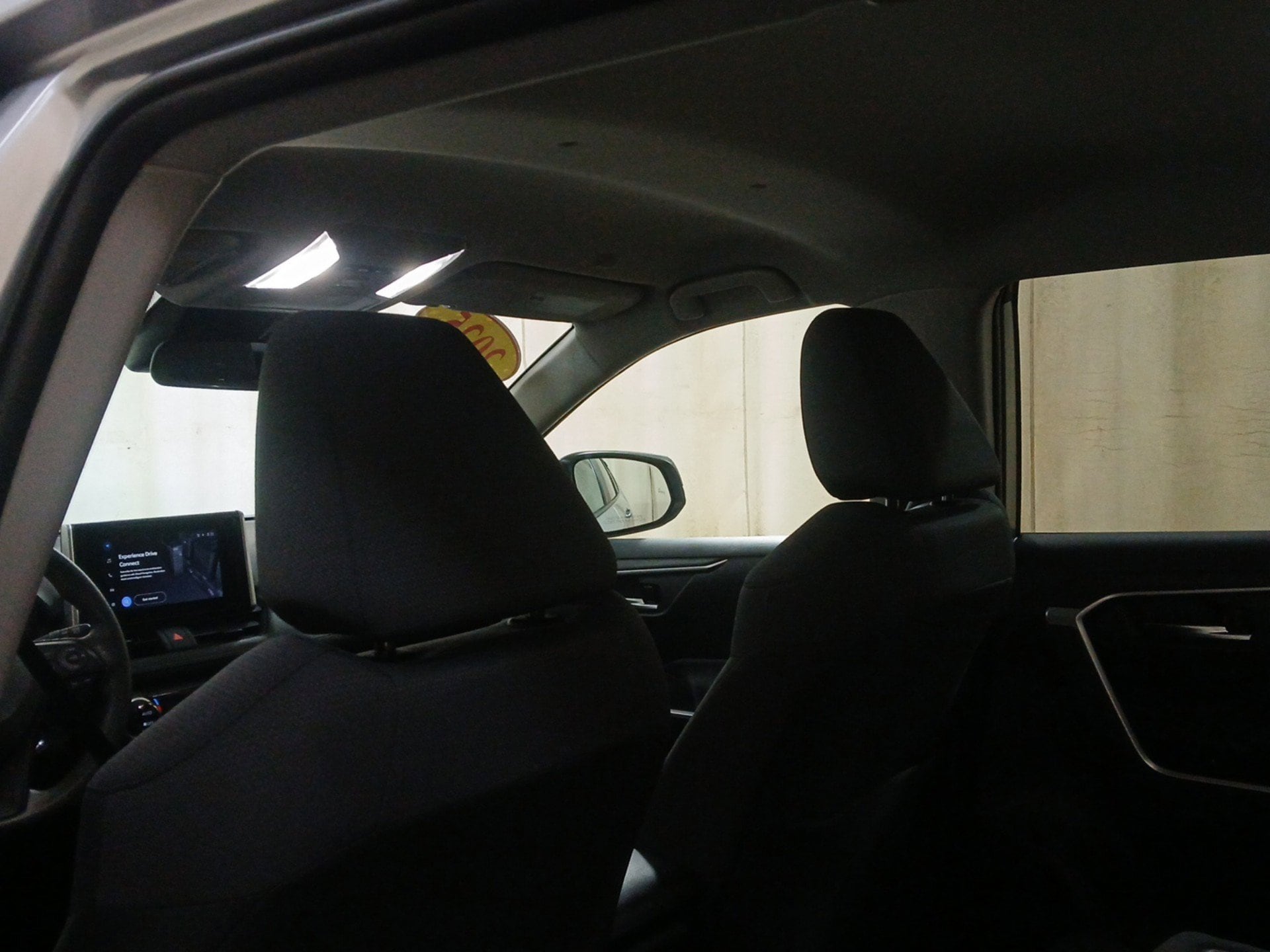 2025 Toyota RAV4 XLE - Photo 21