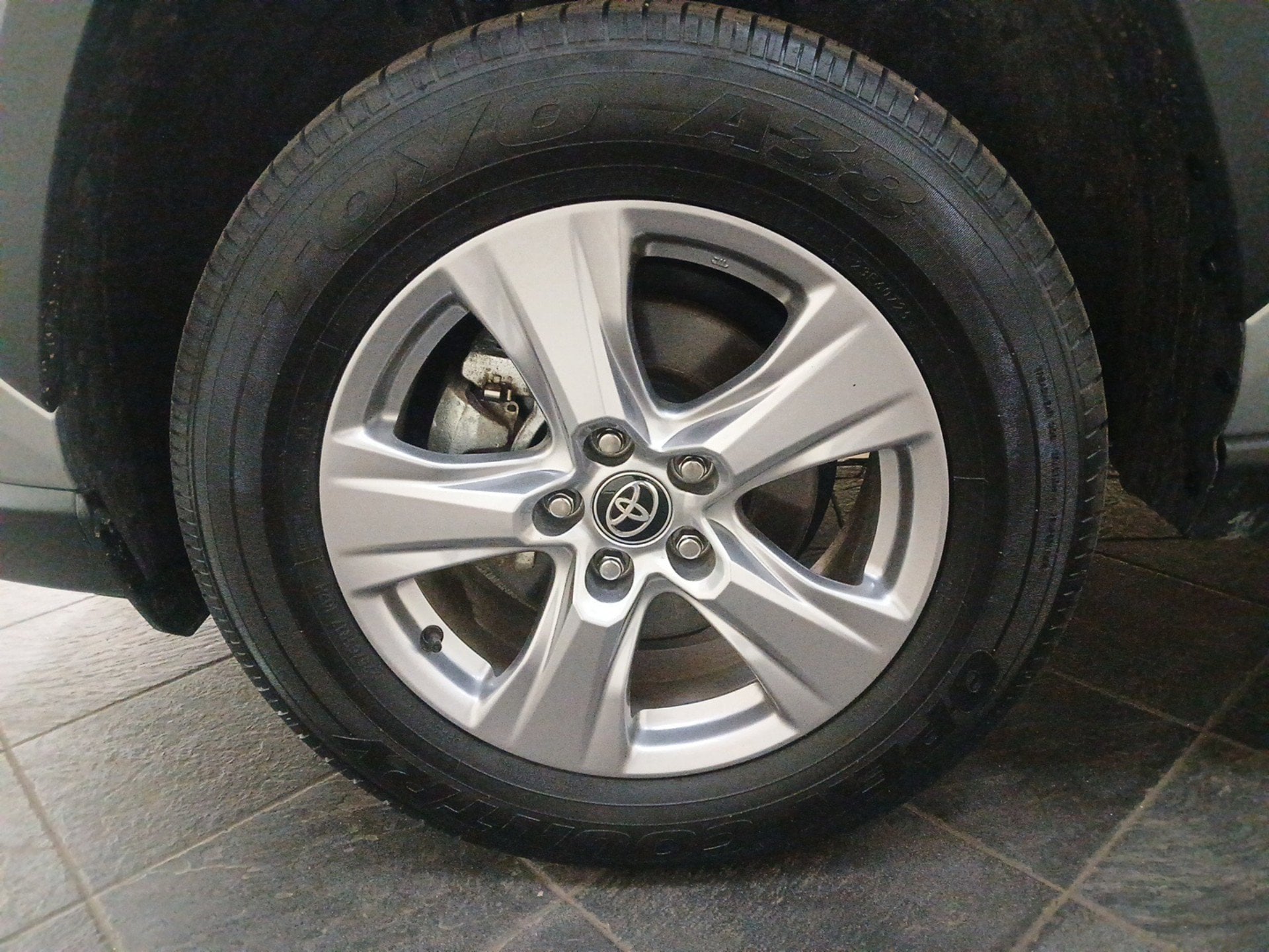 2025 Toyota RAV4 XLE - Photo 27