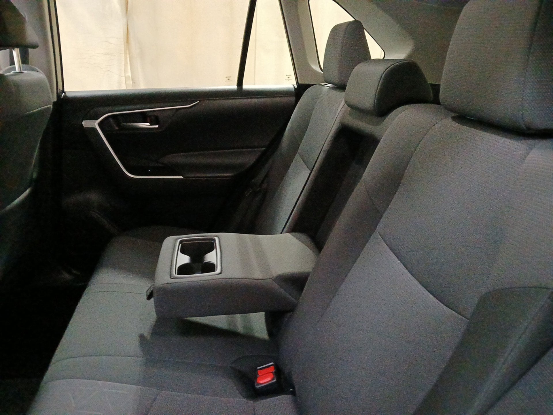 2025 Toyota RAV4 XLE - Photo 22