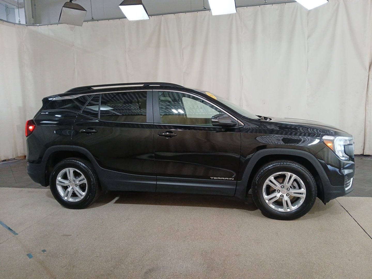Used 2022 GMC Terrain SLE with VIN 3GKALTEV3NL129947 for sale in Park Ridge, IL