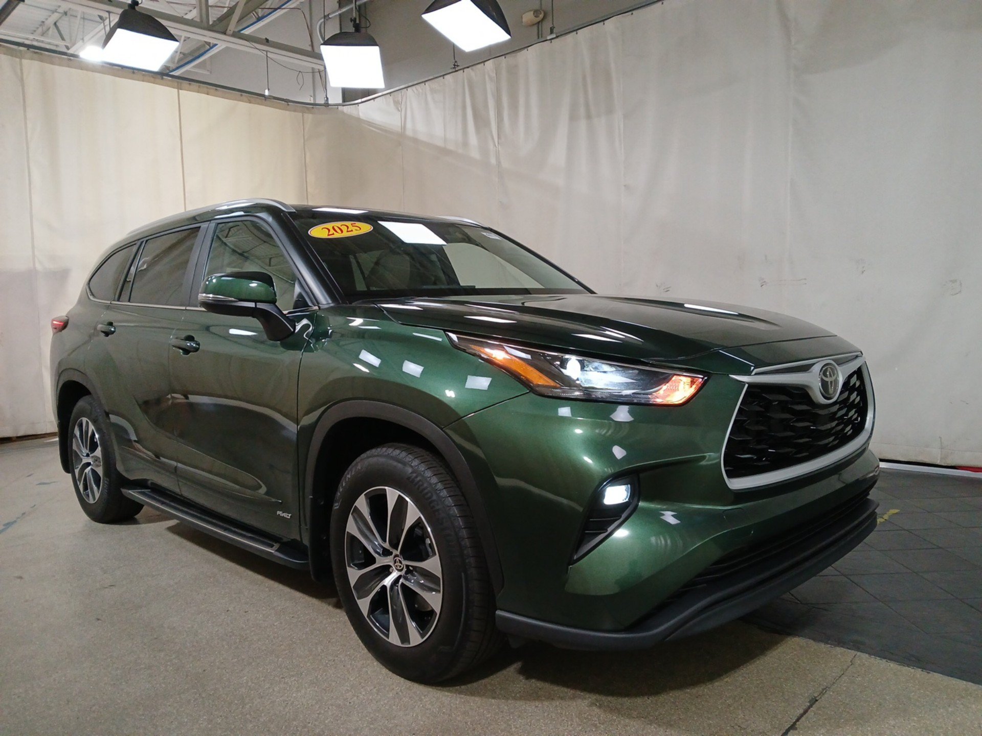 Certified 2025 Toyota Highlander Hybrid XLE SUV