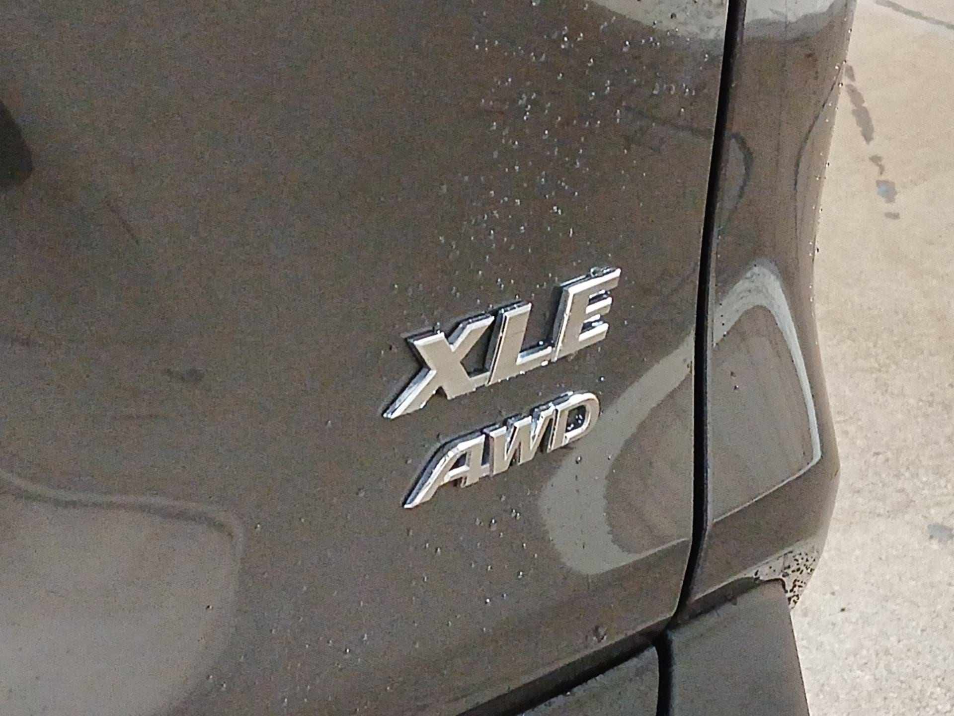 2025 Toyota RAV4 XLE - Photo 24