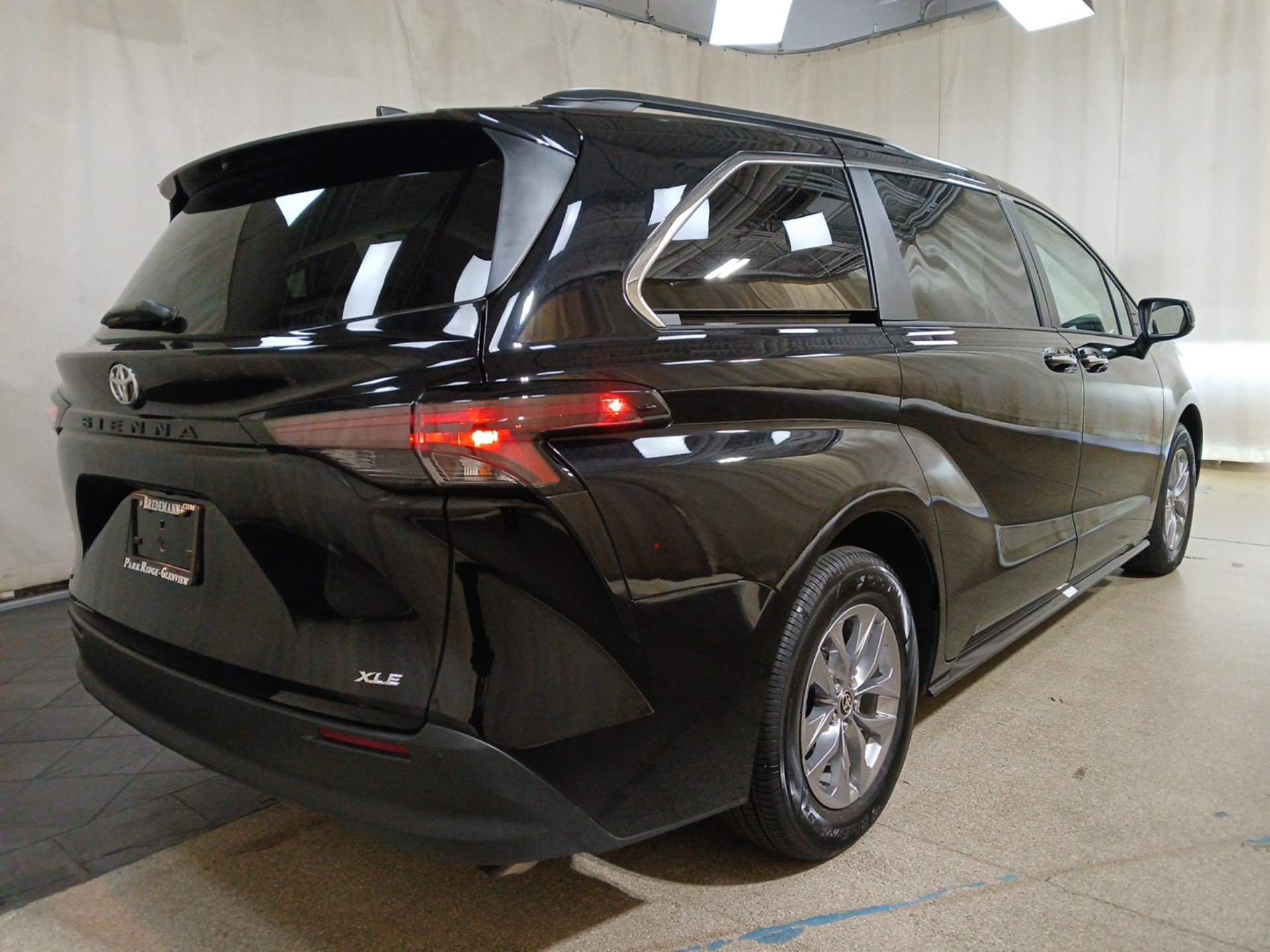 Used 2026 Toyota Sienna XLE Van Passenger Van