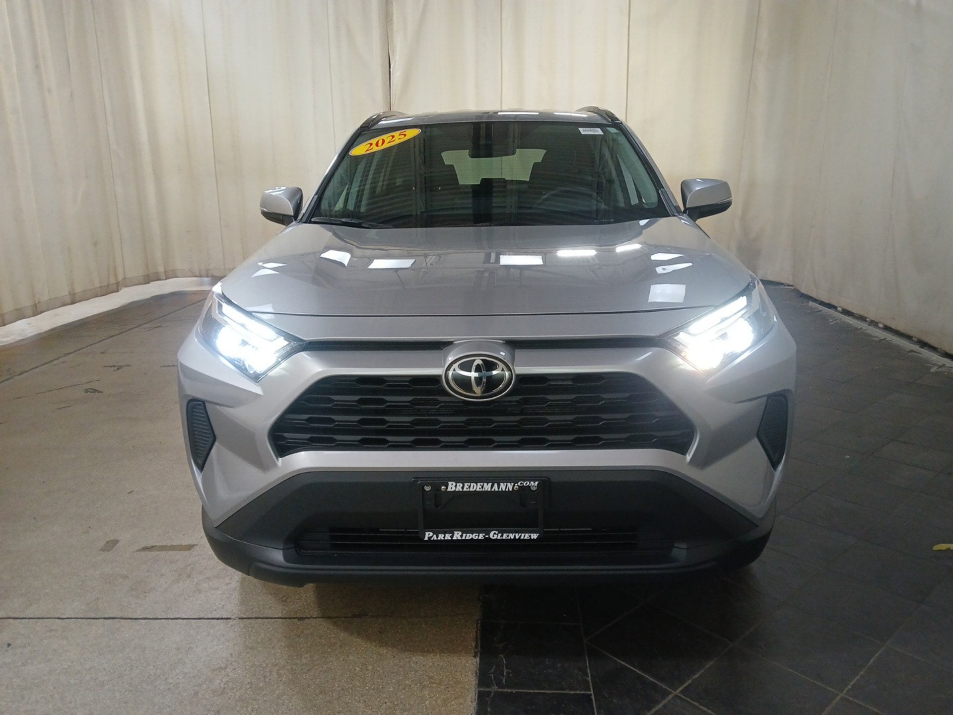 2025 Toyota RAV4 XLE - Photo 29