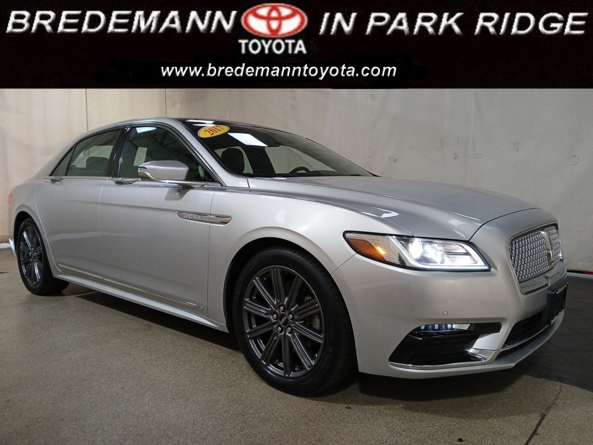 2017 Lincoln Continental Reserve's photo