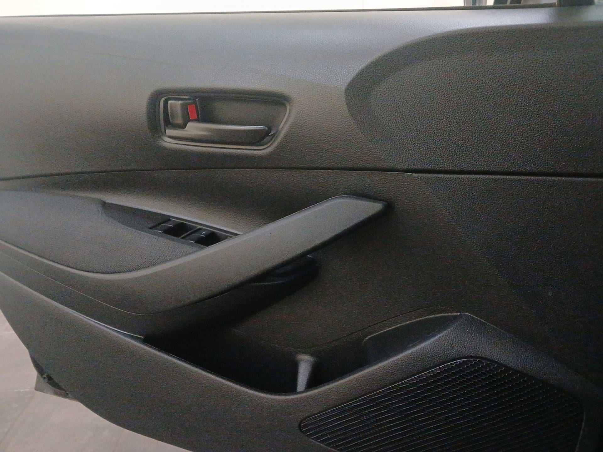 2024 Toyota Corolla LE - Photo 16