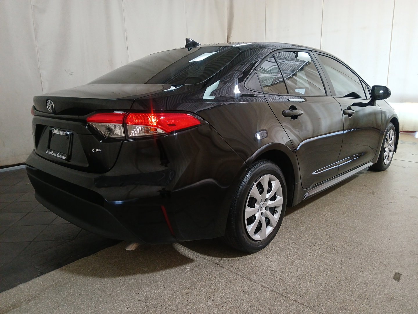 2023 Toyota Corolla LE photo 3
