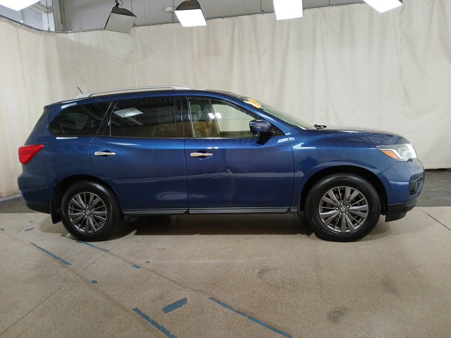 Used 2017 Nissan Pathfinder SL with VIN 5N1DR2MMXHC907036 for sale in Park Ridge, IL