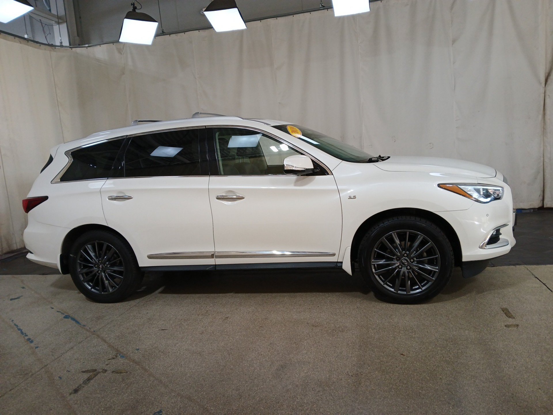 Used 2019 INFINITI QX60 LUXE SUV