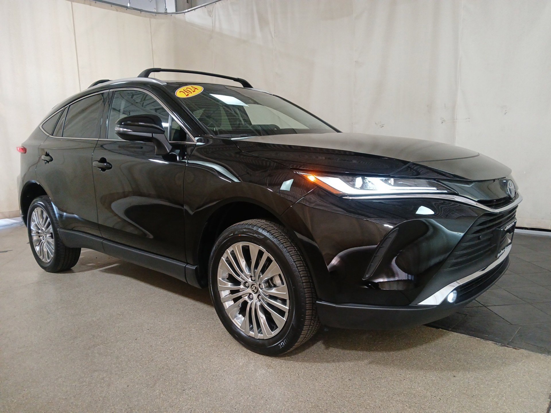 2024 Toyota Venza XLE photo 2