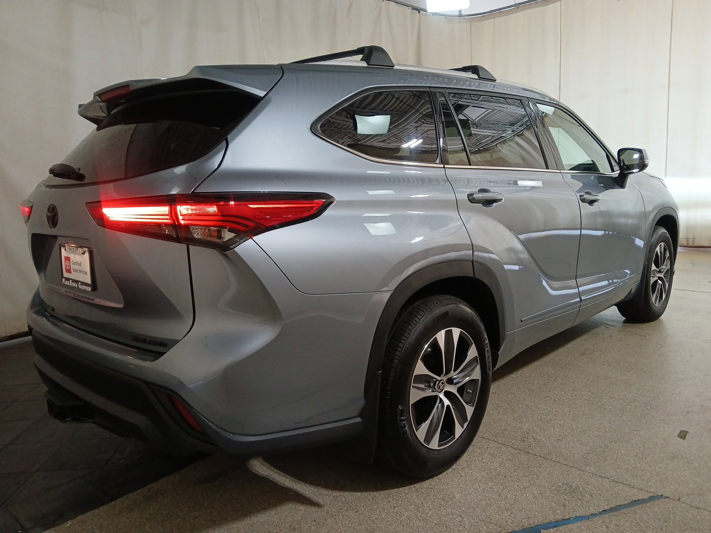 2022 Toyota Highlander XLE photo 3