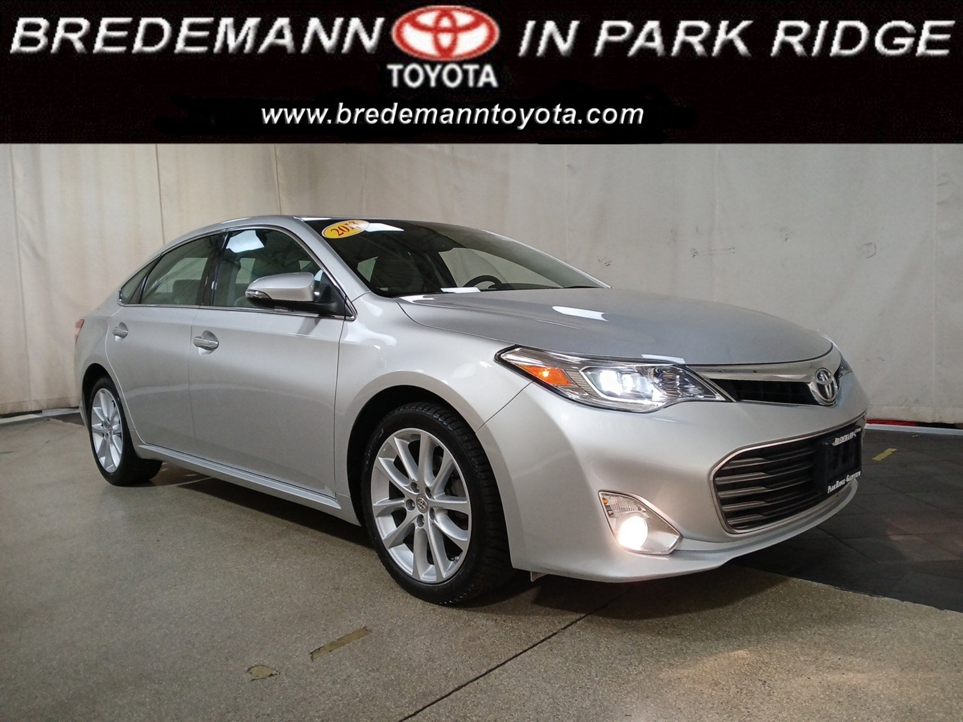 2013 Toyota Avalon Limited's photo
