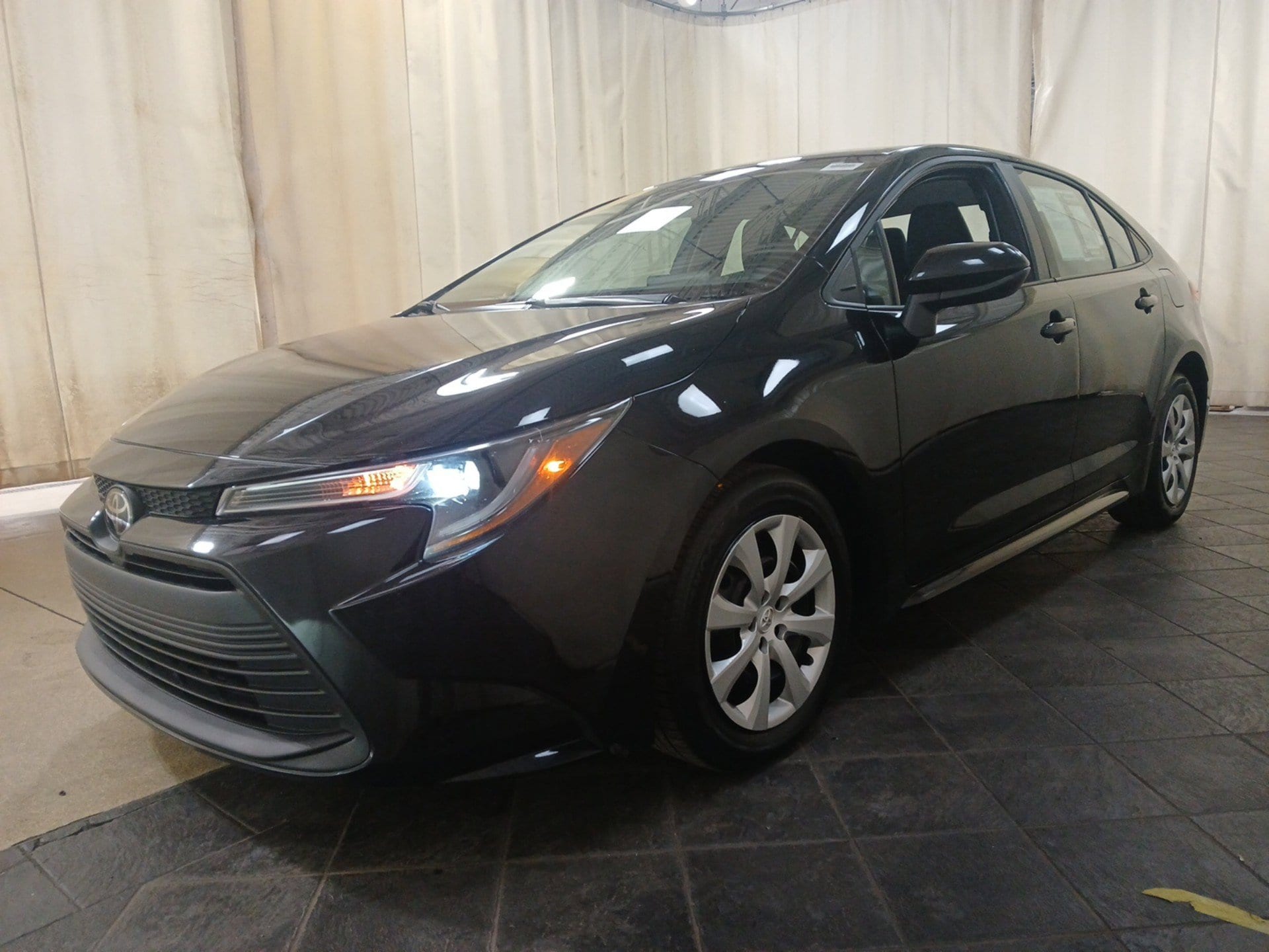 2024 Toyota Corolla LE - Photo 6