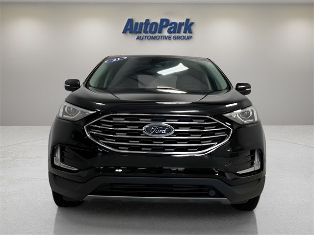 2021 Ford Edge Titanium photo 2