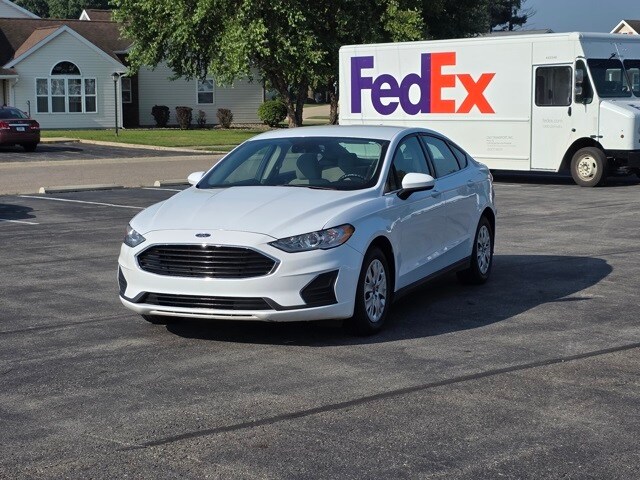 2020 Ford Fusion S photo 2
