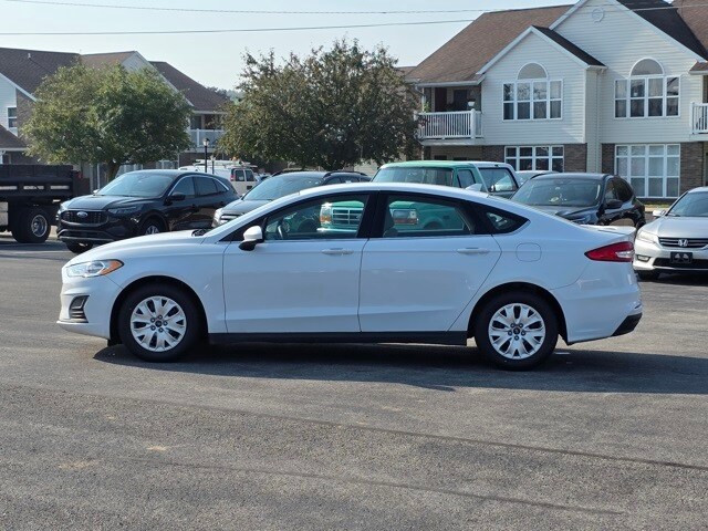 2020 Ford Fusion S photo 3