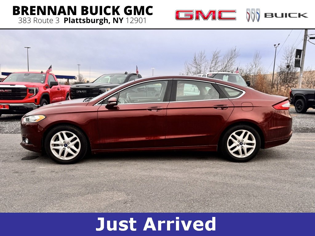 2015 Ford Fusion SE photo 2