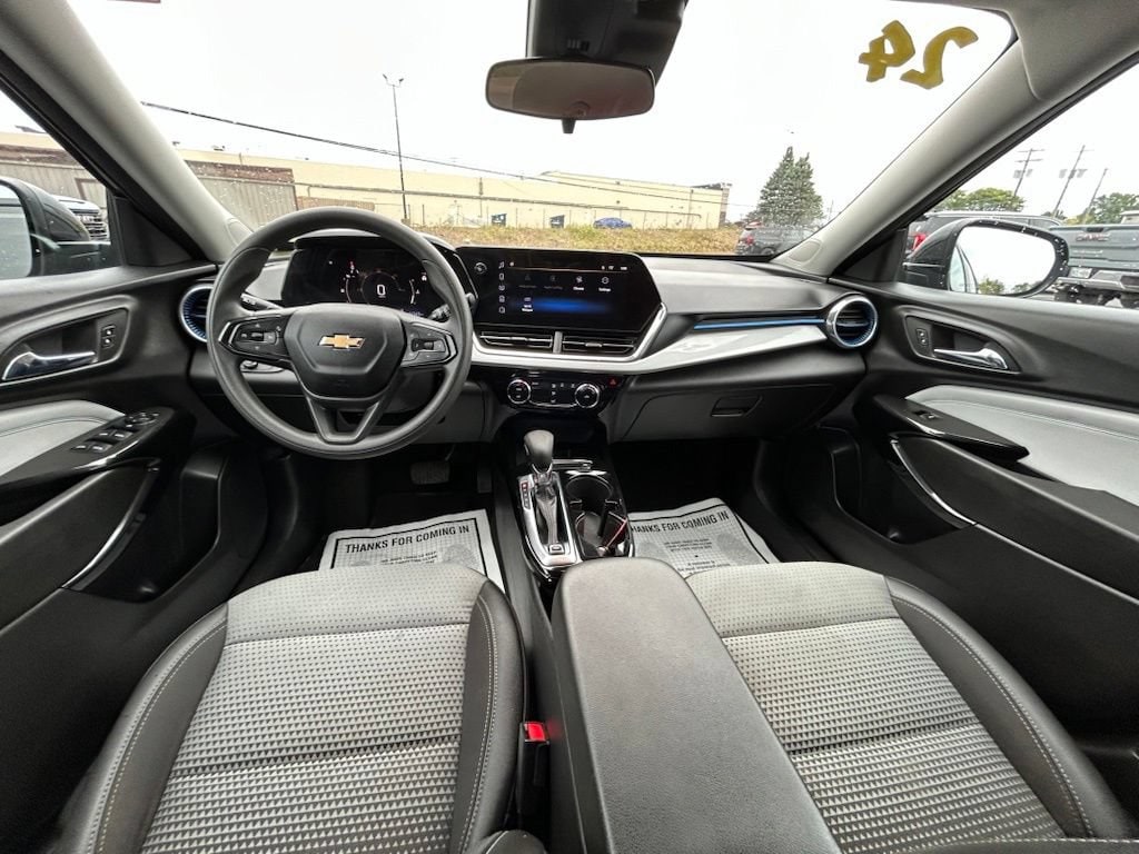 2024 Chevrolet Trax LT - Photo 16
