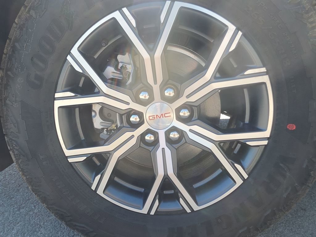 2026 GMC Acadia AT4 - Photo 28
