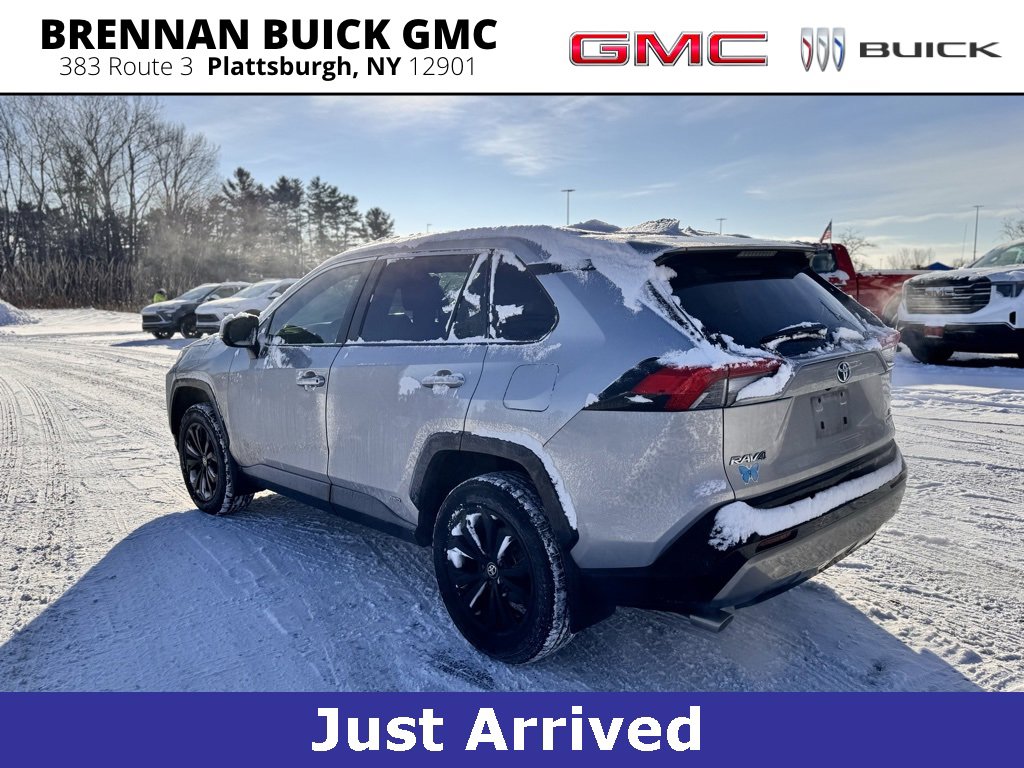 2022 Toyota RAV4 Hybrid SE photo 3