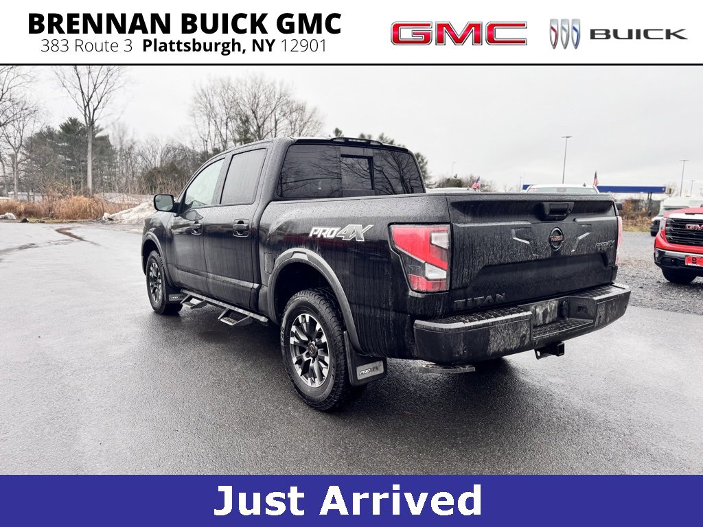 2021 Nissan Titan Crew Cab photo 3