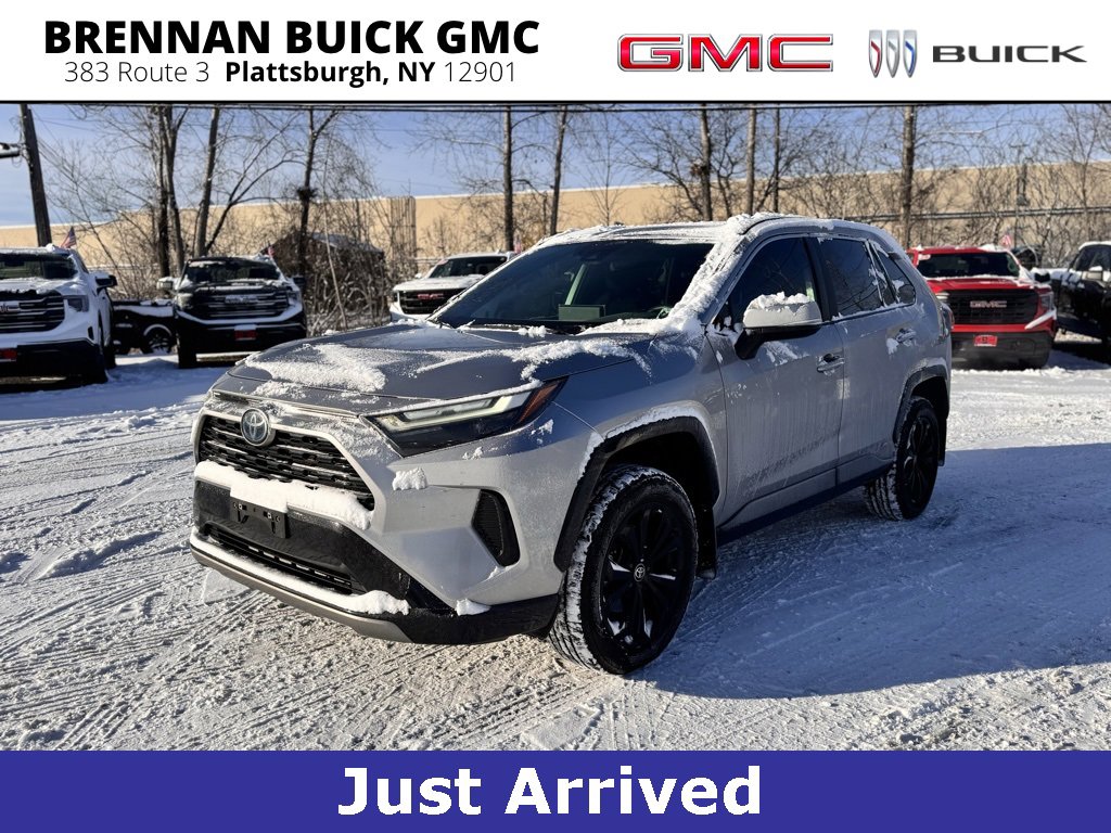 2022 Toyota RAV4 SE's photo