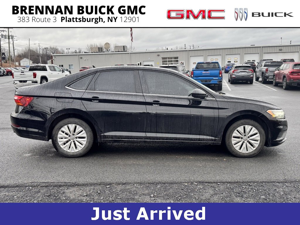 2019 Volkswagen Jetta SE R-Line photo 3