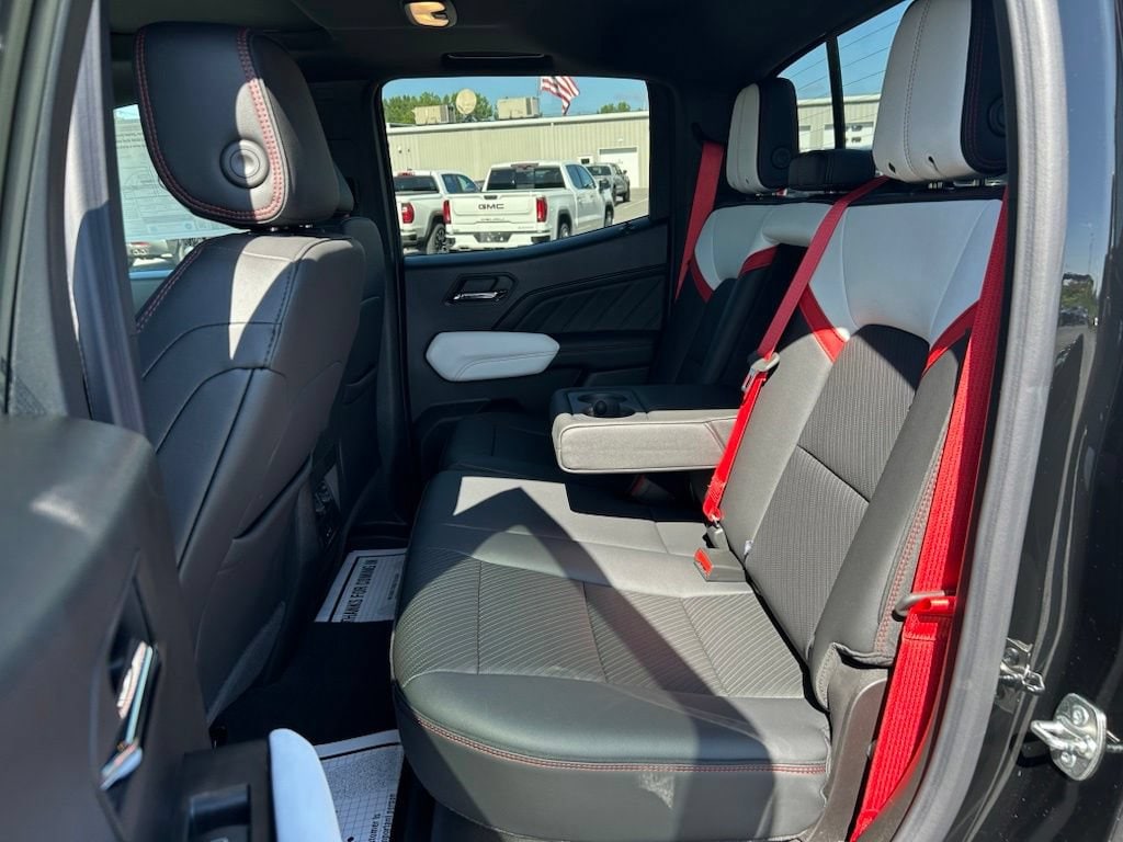 2026 GMC Canyon AT4X - Photo 17