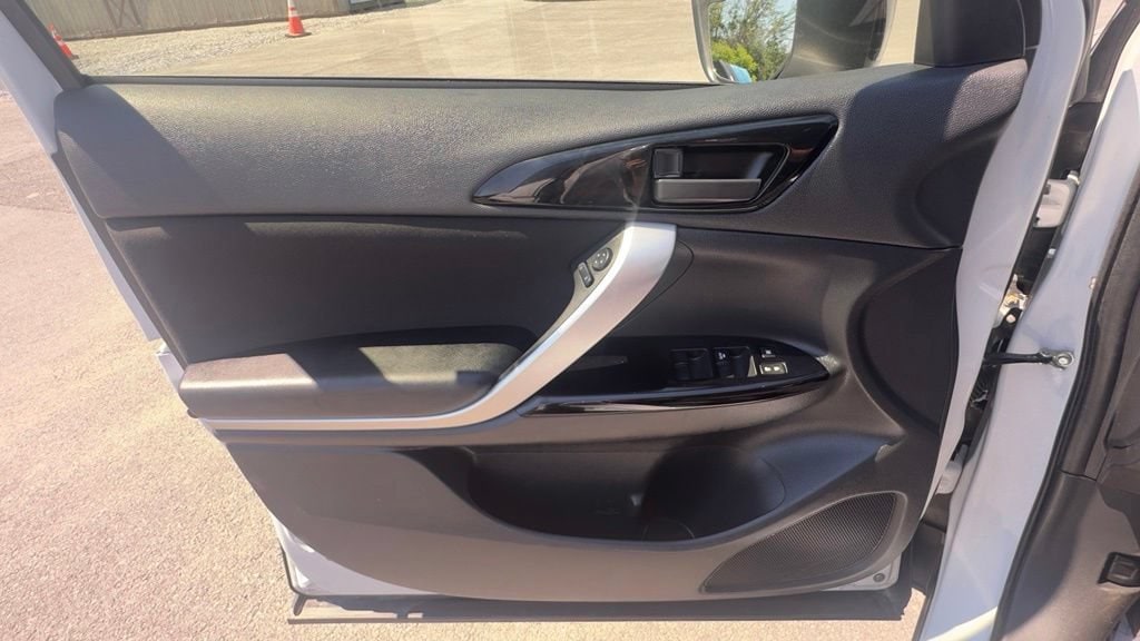2022 Mitsubishi Eclipse Cross LE - Photo 14