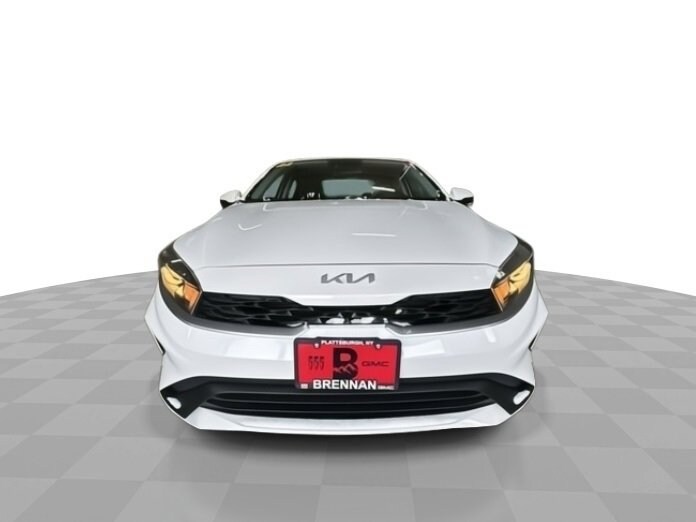 2022 Kia Forte FE LXS photo 3