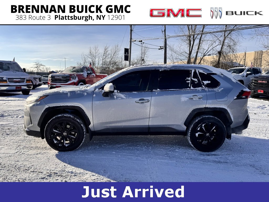 2022 Toyota RAV4 Hybrid SE photo 2