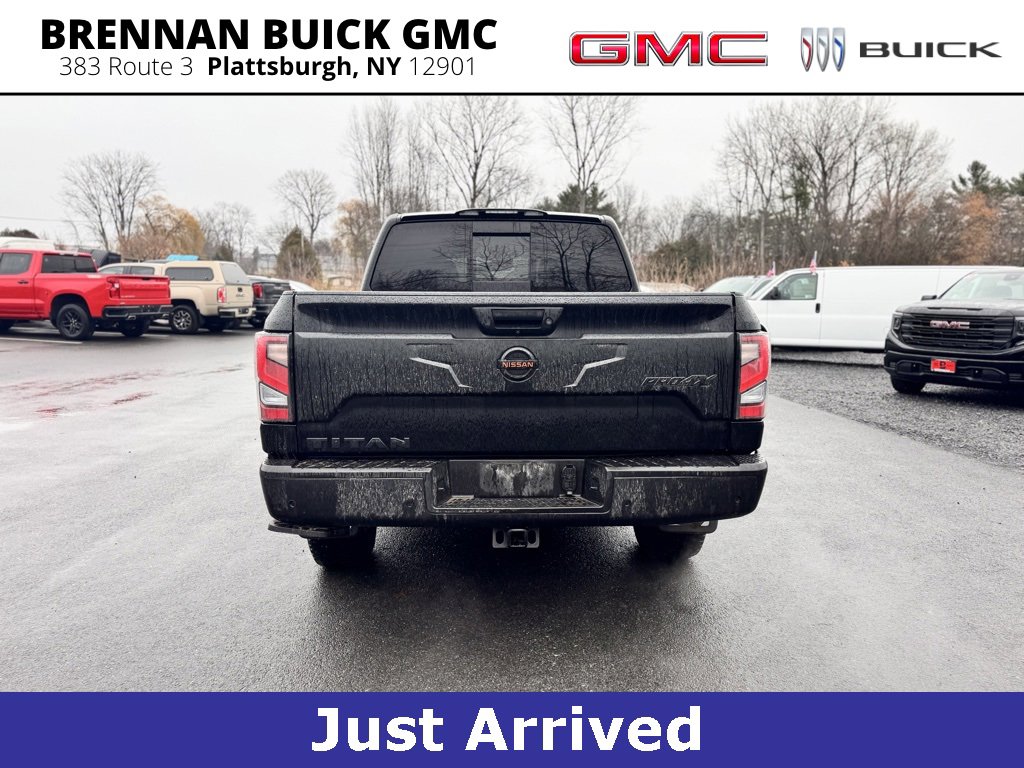 2021 Nissan Titan Crew Cab photo 4