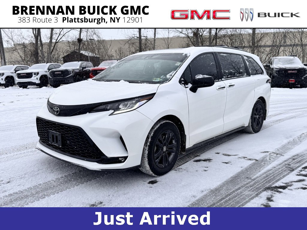 2026 Toyota Sienna XSE's photo