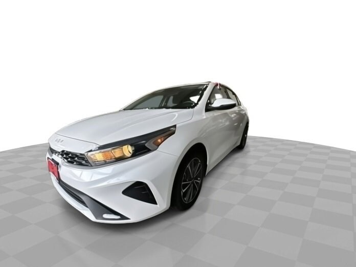 2022 Kia Forte FE LXS photo 4
