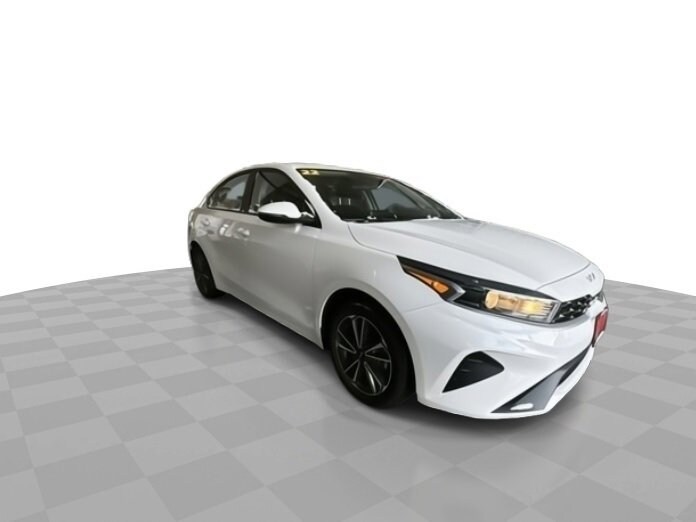 2022 Kia Forte FE LXS photo 2