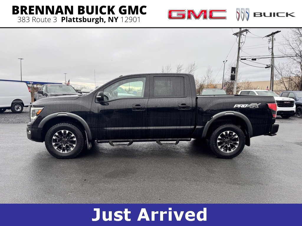 2021 Nissan Titan Crew Cab photo 2