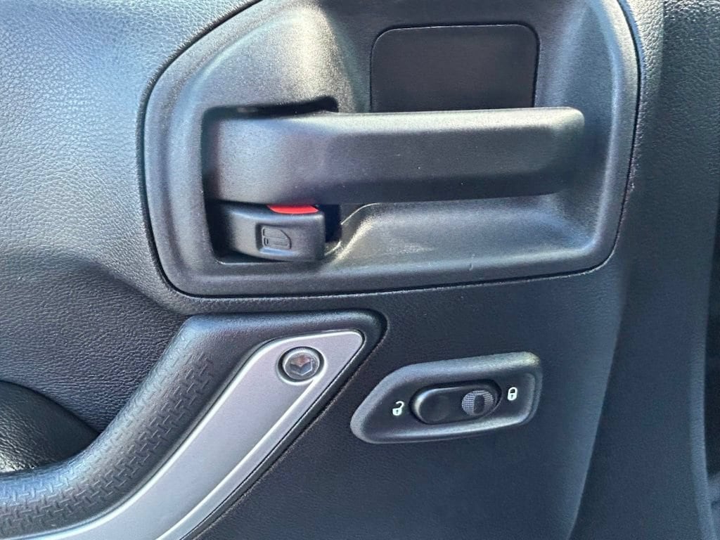2015 Jeep Wrangler Unlimited Rubicon - Photo 17