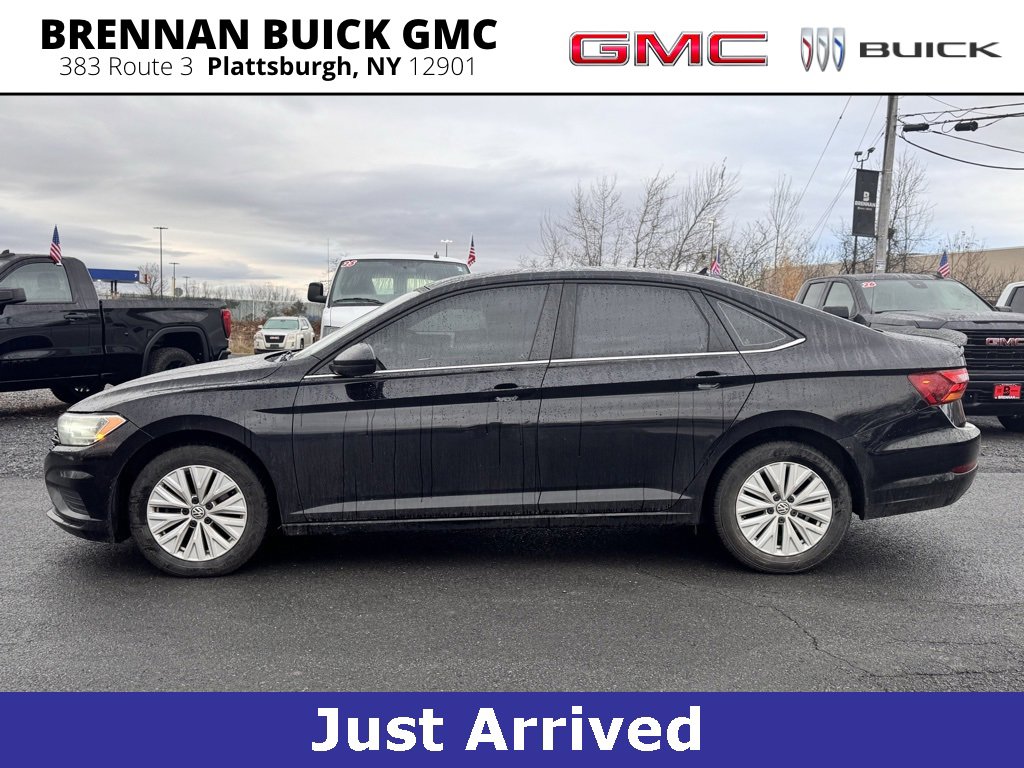 2019 Volkswagen Jetta SE R-Line photo 2