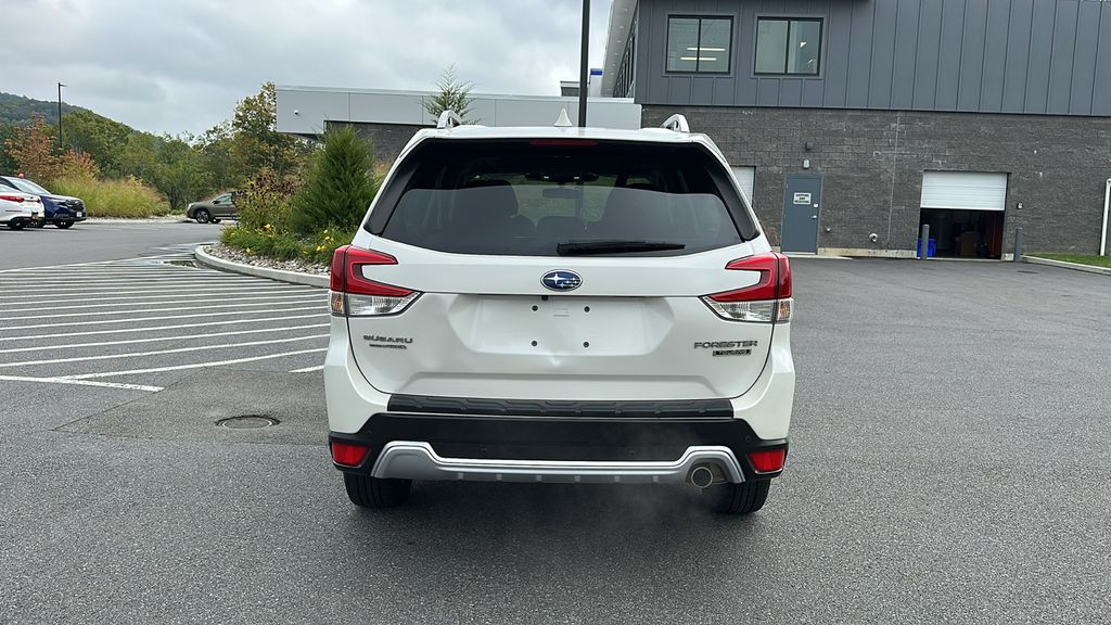 2023 Subaru Forester Touring photo 3
