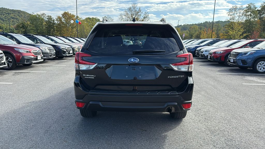 2023 Subaru Forester Premium photo 3