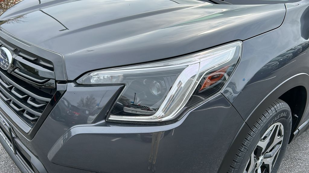 2022 Subaru Forester Premium photo 3
