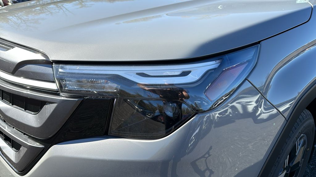 2025 Subaru Forester Premium Base photo 2