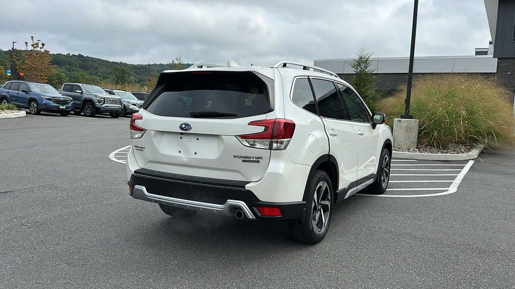 2023 Subaru Forester Touring photo 2