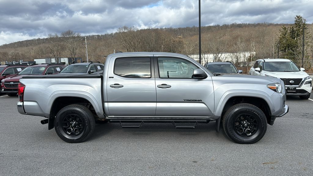 2021 Toyota Tacoma SR5 photo 2